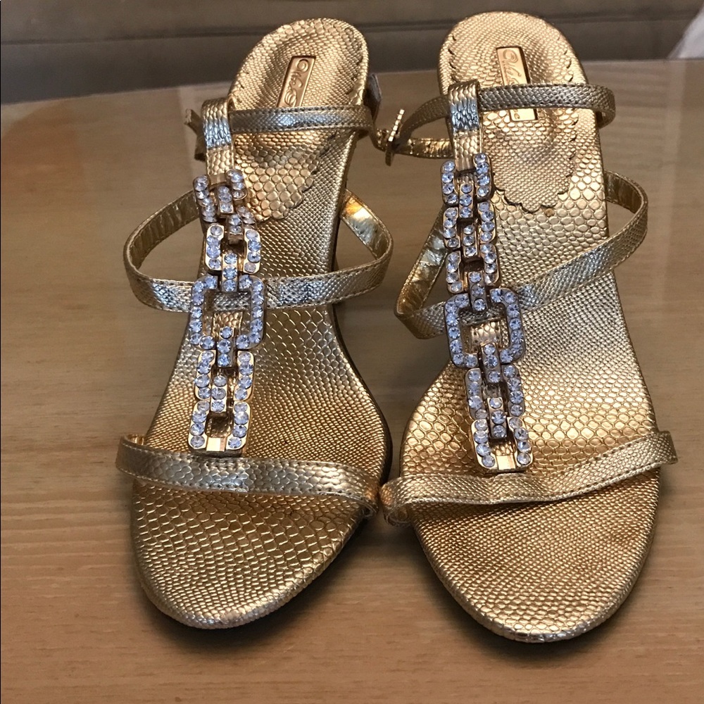 Size 7.5 Wild Rose sandals